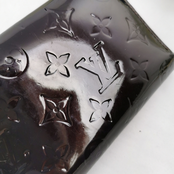 Louis Vuitton Vernis Wallet - Picture 10 of 16